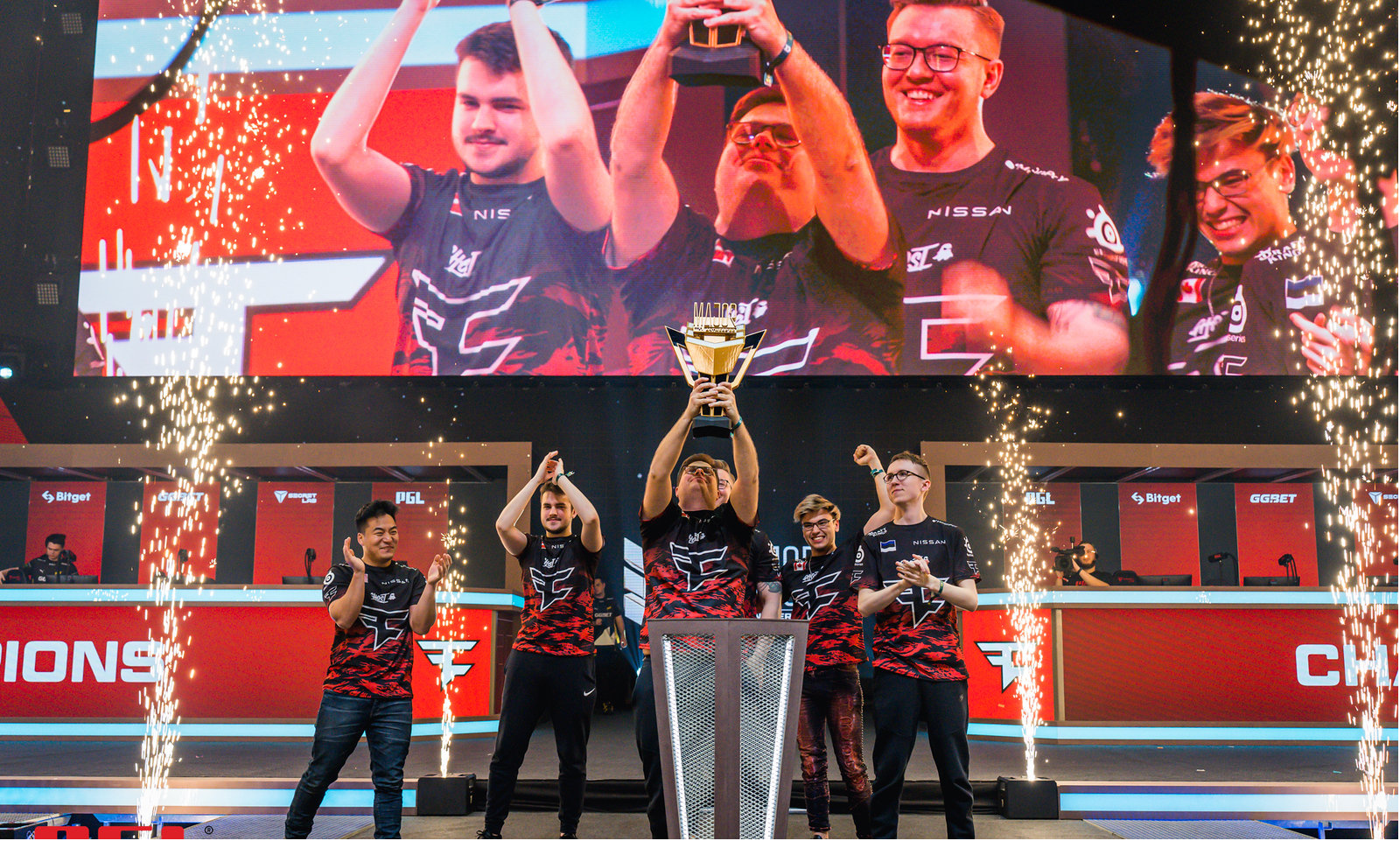 成密集防线 成密集防线